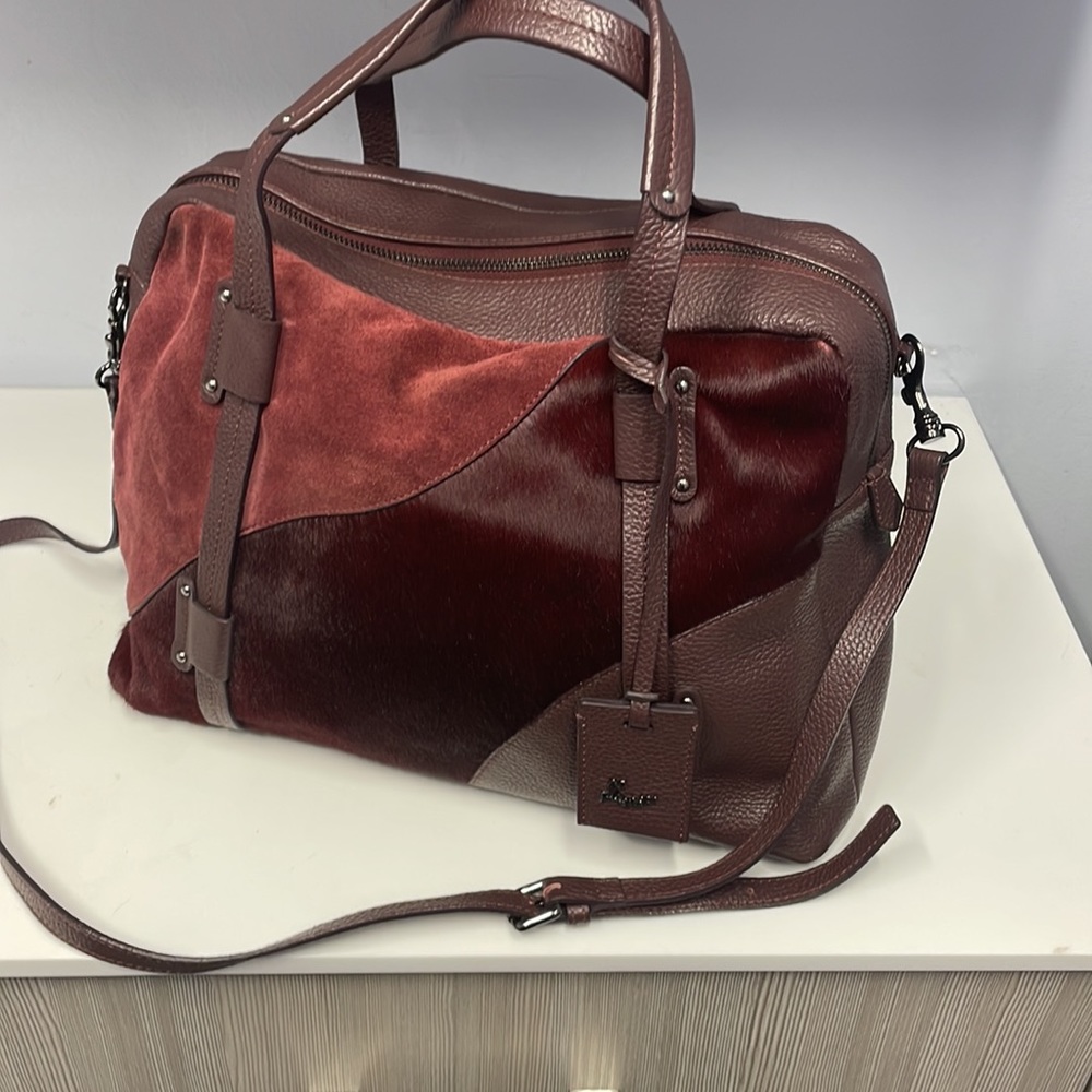 IaCucci   Womans.  Leather purse. Authentic brand.  Made in Italy.